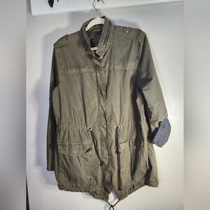 Levi's Women's Legacy Cotton Lightweight Fishtail Anorak Jacket  Army Green